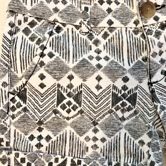 American Eagle Midi Black and White Aztec Shorts - Picture 4 of 5